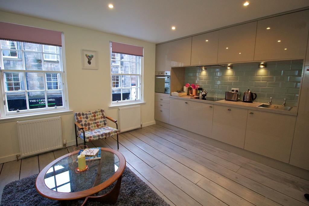 Old Town Castle View Apartment Edinburgh Buitenkant foto